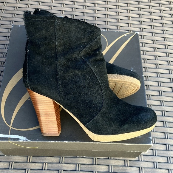 Enzo Angiolini suede boots/w side zippers, small rubber platform. Comfortable! - Picture 2 of 11